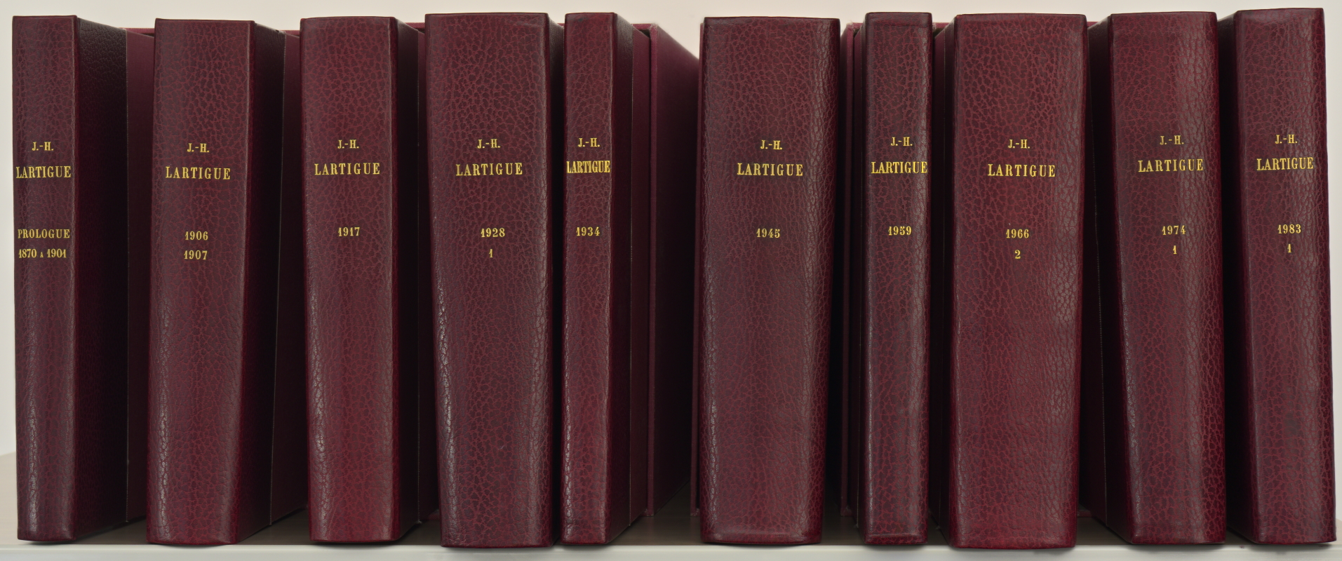 Dix des cent-vingt-six albums Lartigue